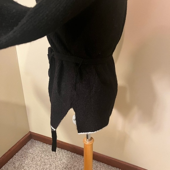 Philosophy Black With White Trim Belted Tunic Sweater With Bell Sleeves S XS - Picture 3 of 6